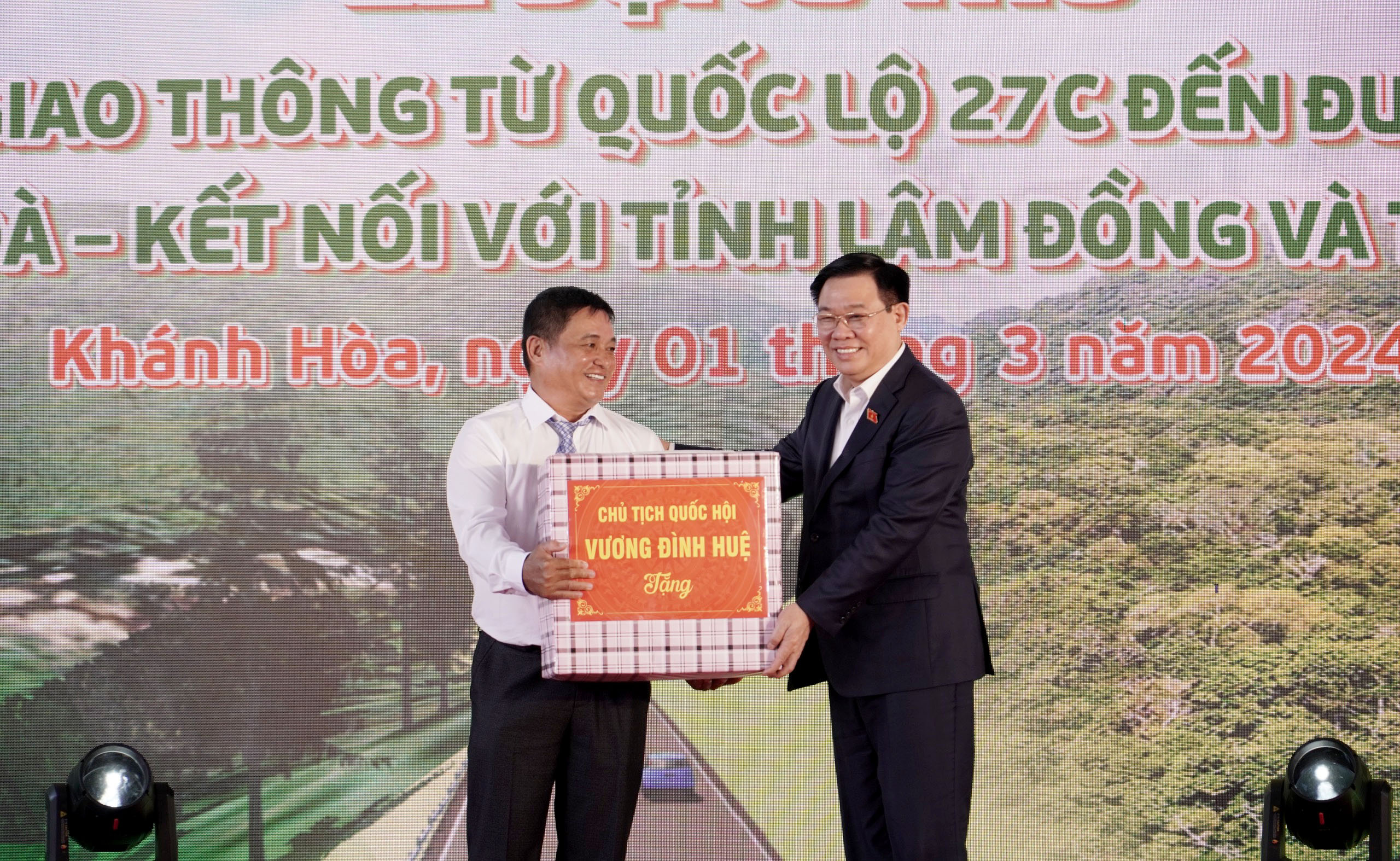Chủ tịch Quốc hội động thổ dự án đường liên vùng Khánh Hòa - Lâm Đồng - Ninh Thuận- Ảnh 3.
