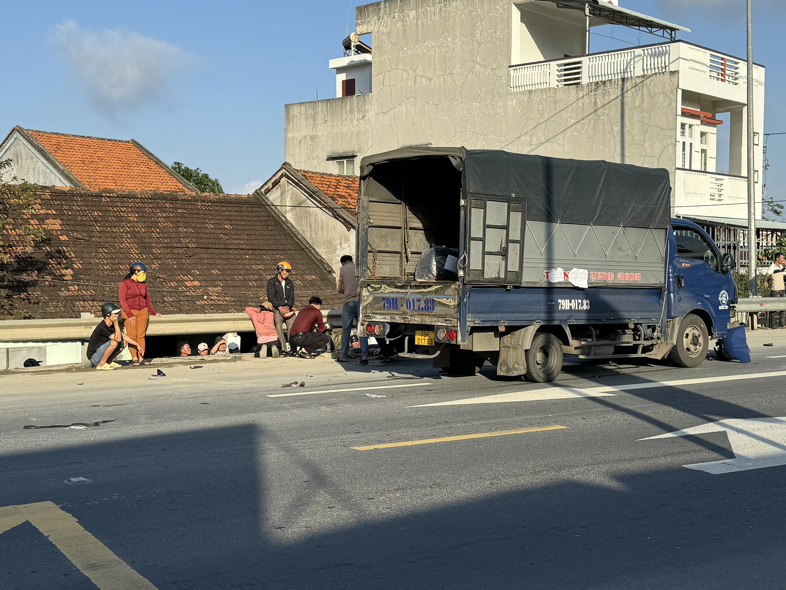 Phú Yên: Xe máy va chạm ô tô tải trên quốc lộ, một người tử vong- Ảnh 1.