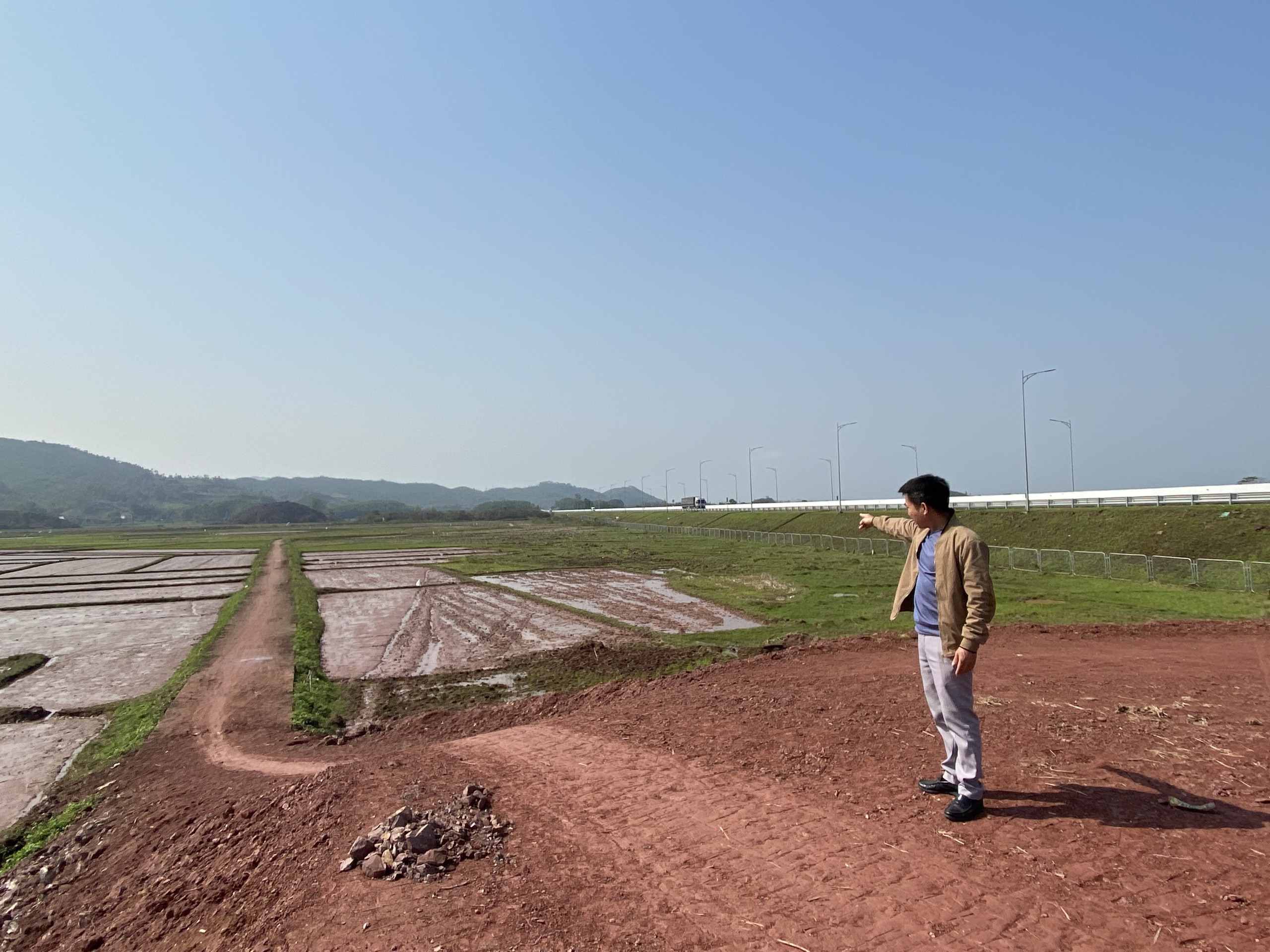 Vướng mặt bằng, dự án đường gom cao tốc gần 200 tỷ đồng ở Quảng Ninh 