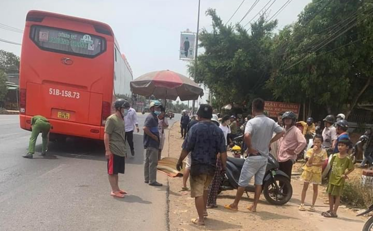 Ô tô khách va chạm xe máy ở Đồng Nai, một phụ nữ tử vong tại chỗ- Ảnh 1.
