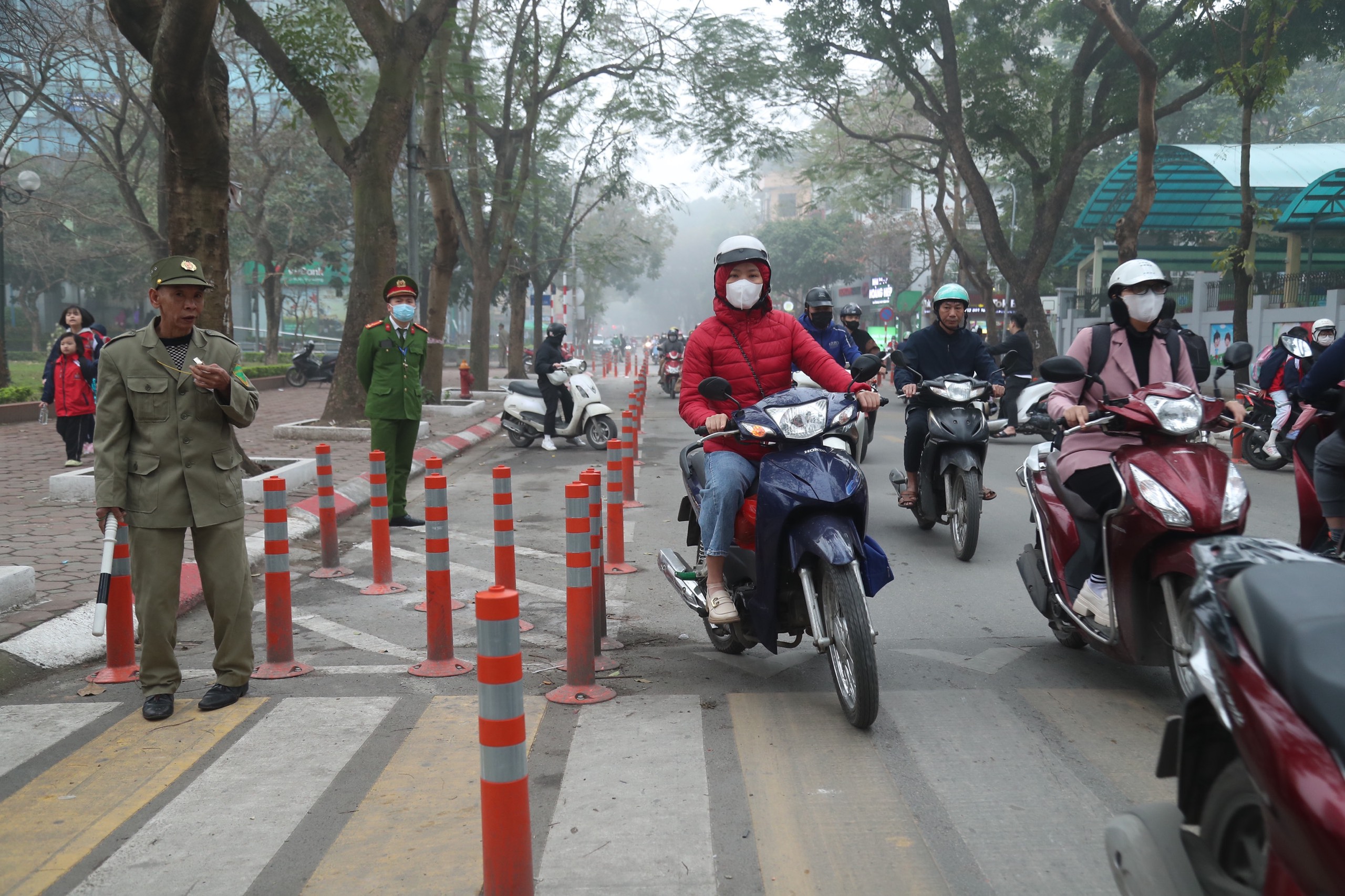 Hà Nội: Hơn 150 cổng trường thường xuyên ùn tắc- Ảnh 2.