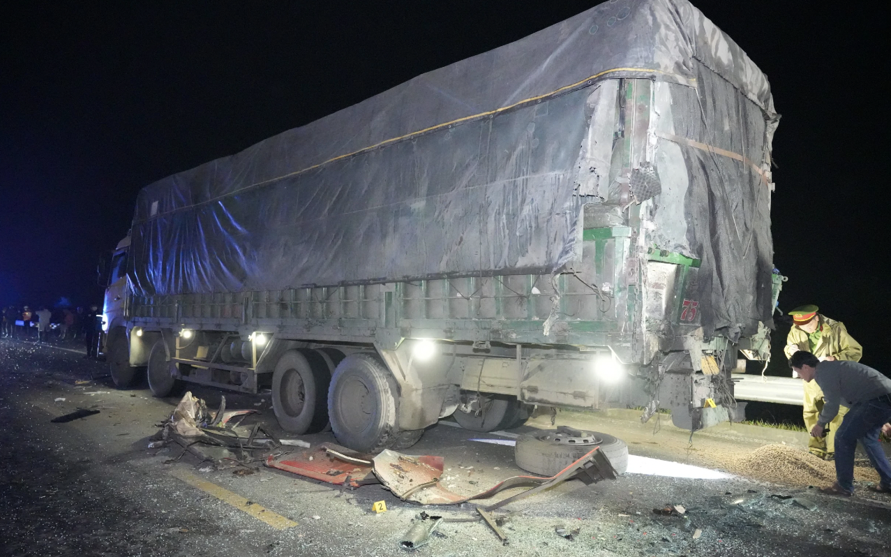 TNGT trên cao tốc Cam Lộ - La Sơn: Ô tô gặp sự cố phải cảnh báo thế nào?