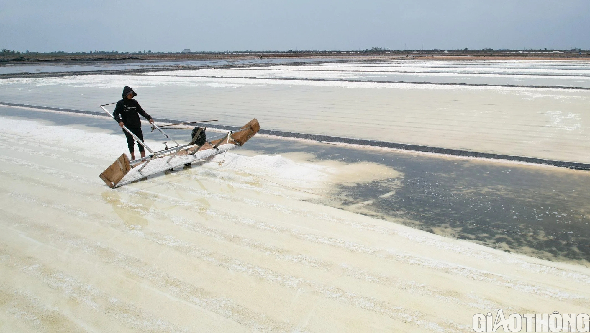 Diêm dân Bạc Liêu khấp khởi hy vọng nghề làm muối phát triển từ 100 tỷ đồng hỗ trợ- Ảnh 2.