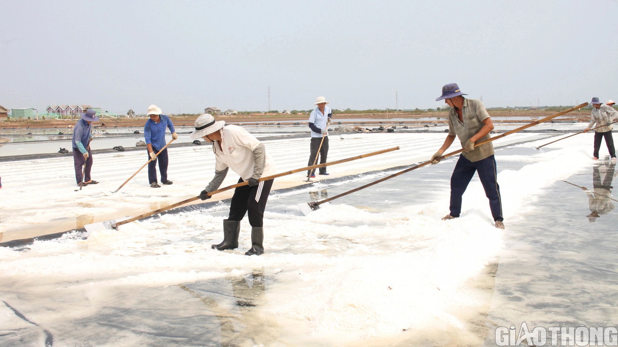 Diêm dân Bạc Liêu khấp khởi hy vọng nghề làm muối phát triển từ 100 tỷ đồng hỗ trợ- Ảnh 12.