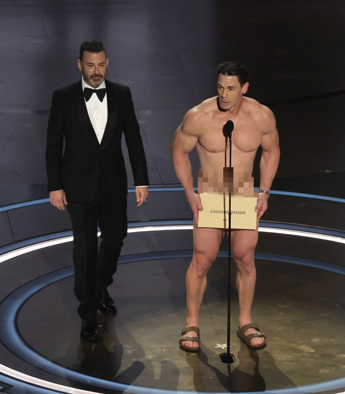 John Cena gây sốc trong lễ trao giải Oscar 2024 với màn xuất hiện khỏa thân (Ảnh: Variety).