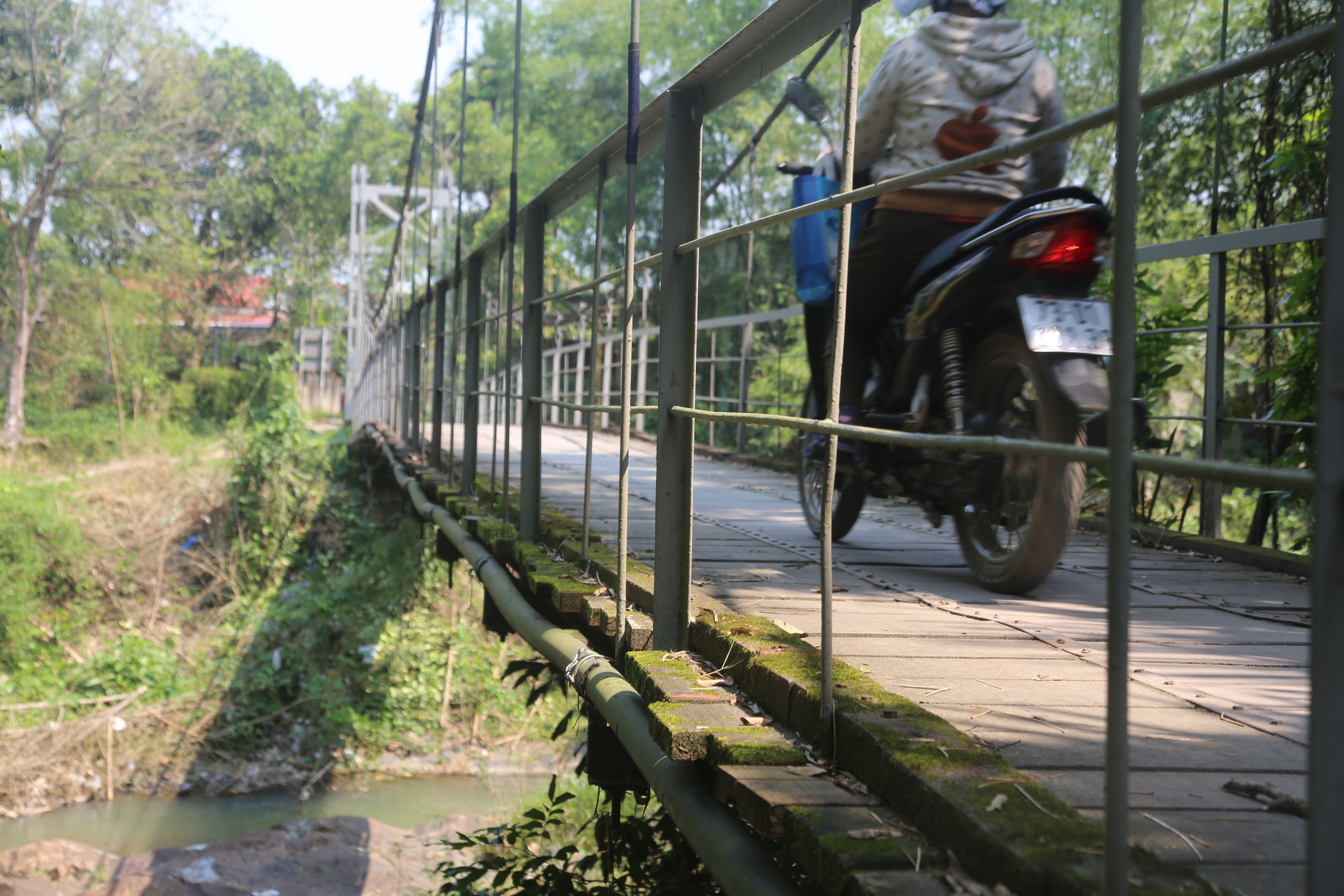 Nhiều cầu treo dân sinh ở các huyện miền núi Quảng Bình hư hỏng, xuống cấp- Ảnh 2.