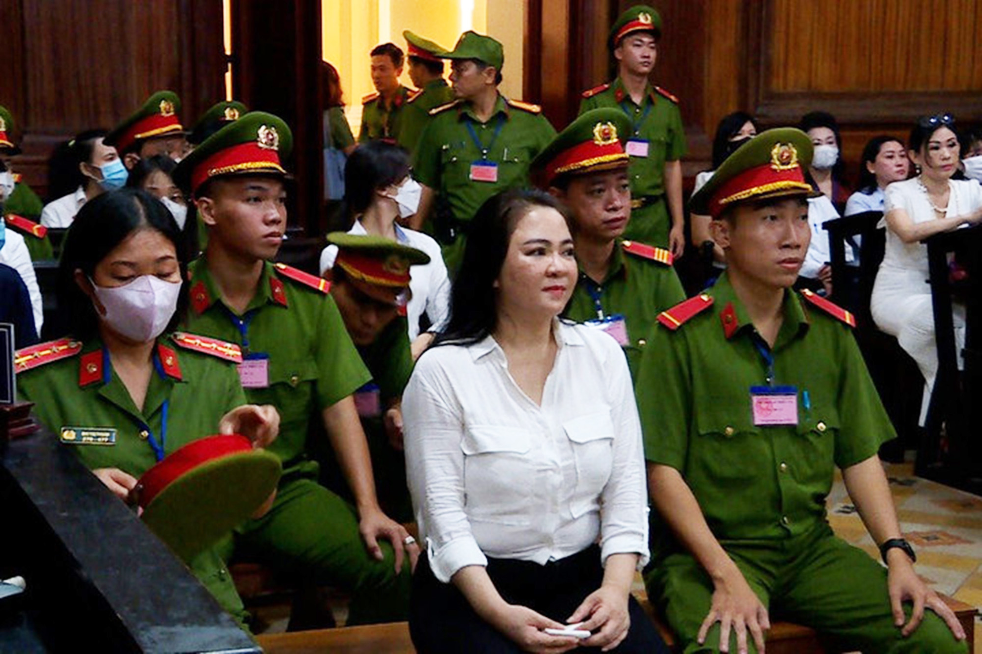 Mở lại phiên tòa phúc thẩm các đồng phạm của Nguyễn Phương Hằng ngày 4/4- Ảnh 3.