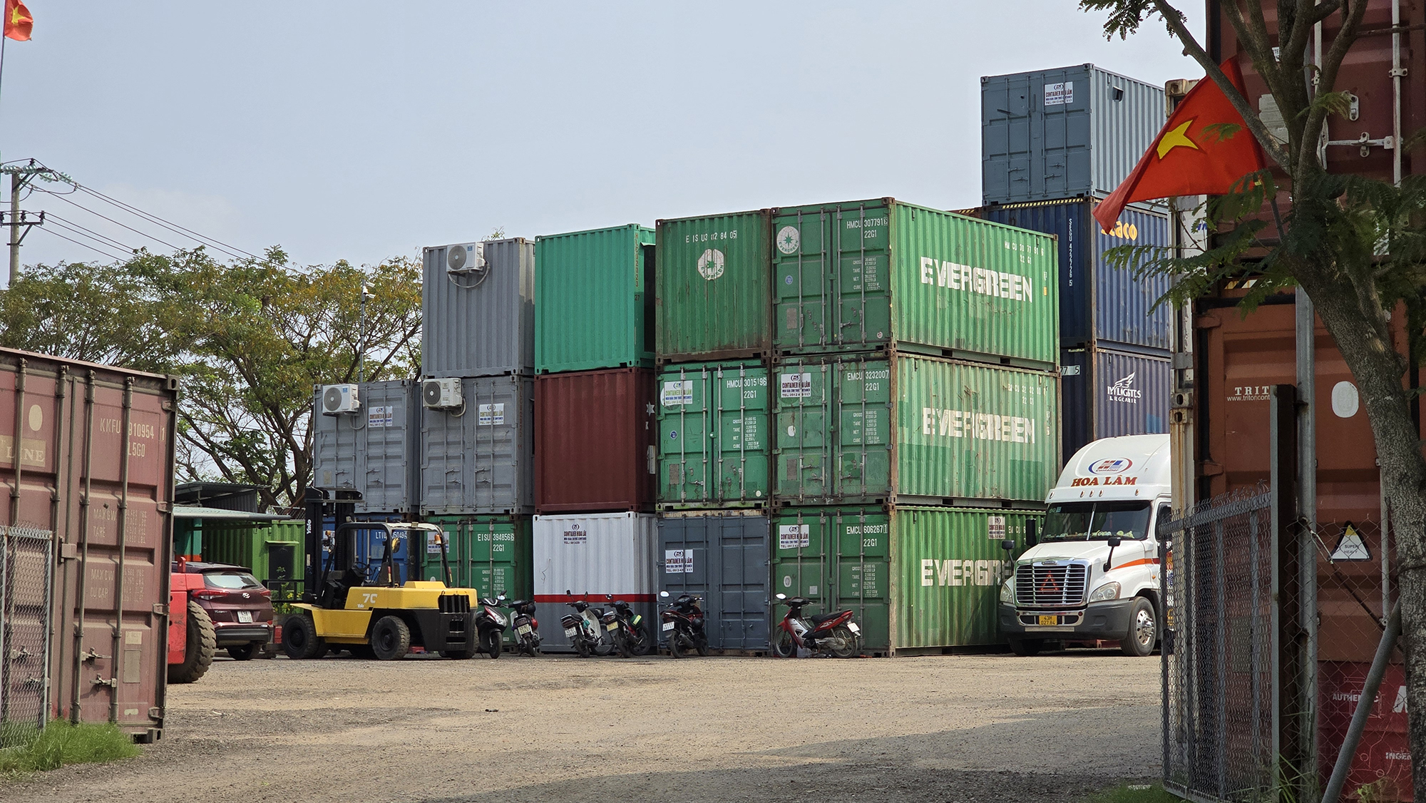 Đà Nẵng: Đất công thành bãi tập kết container- Ảnh 1.