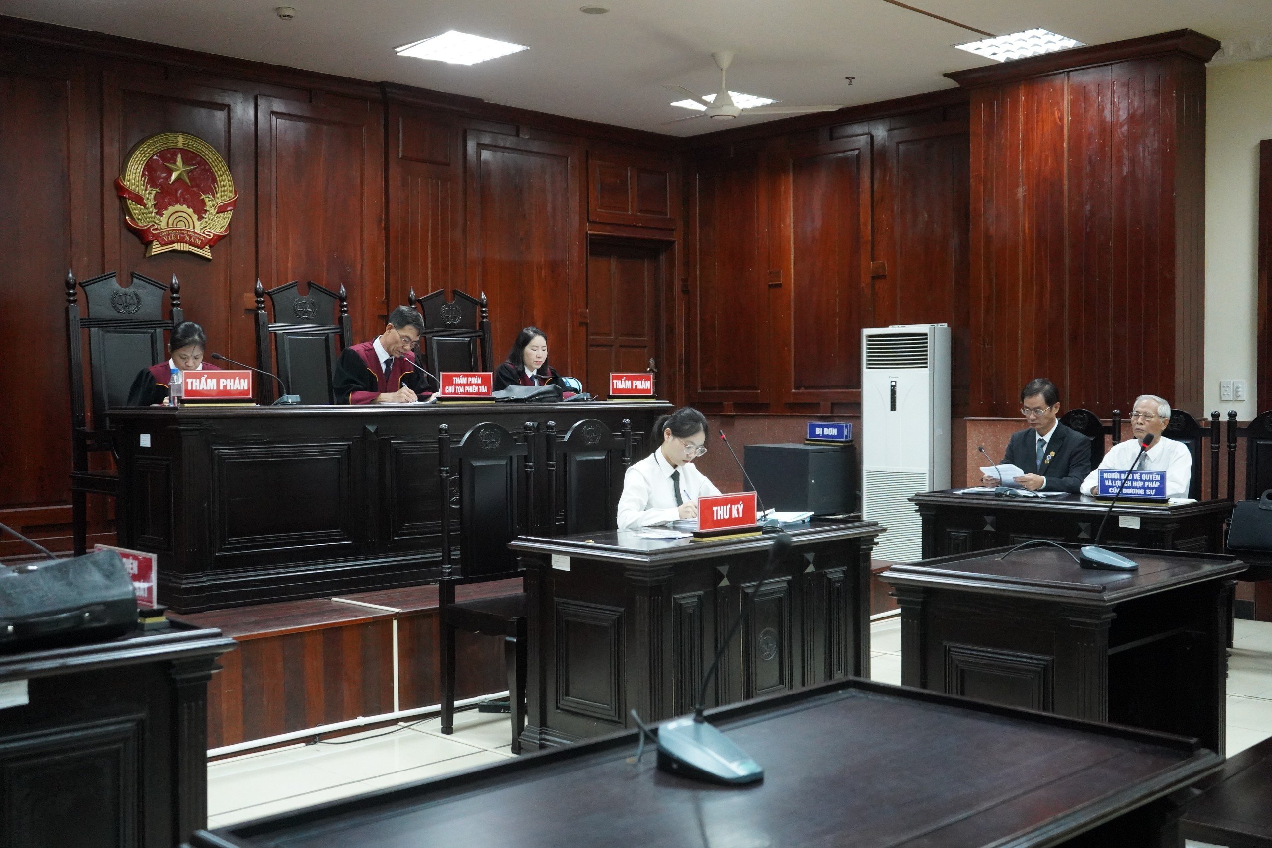 Mở lại phiên tòa phúc thẩm các đồng phạm của Nguyễn Phương Hằng ngày 4/4- Ảnh 1.