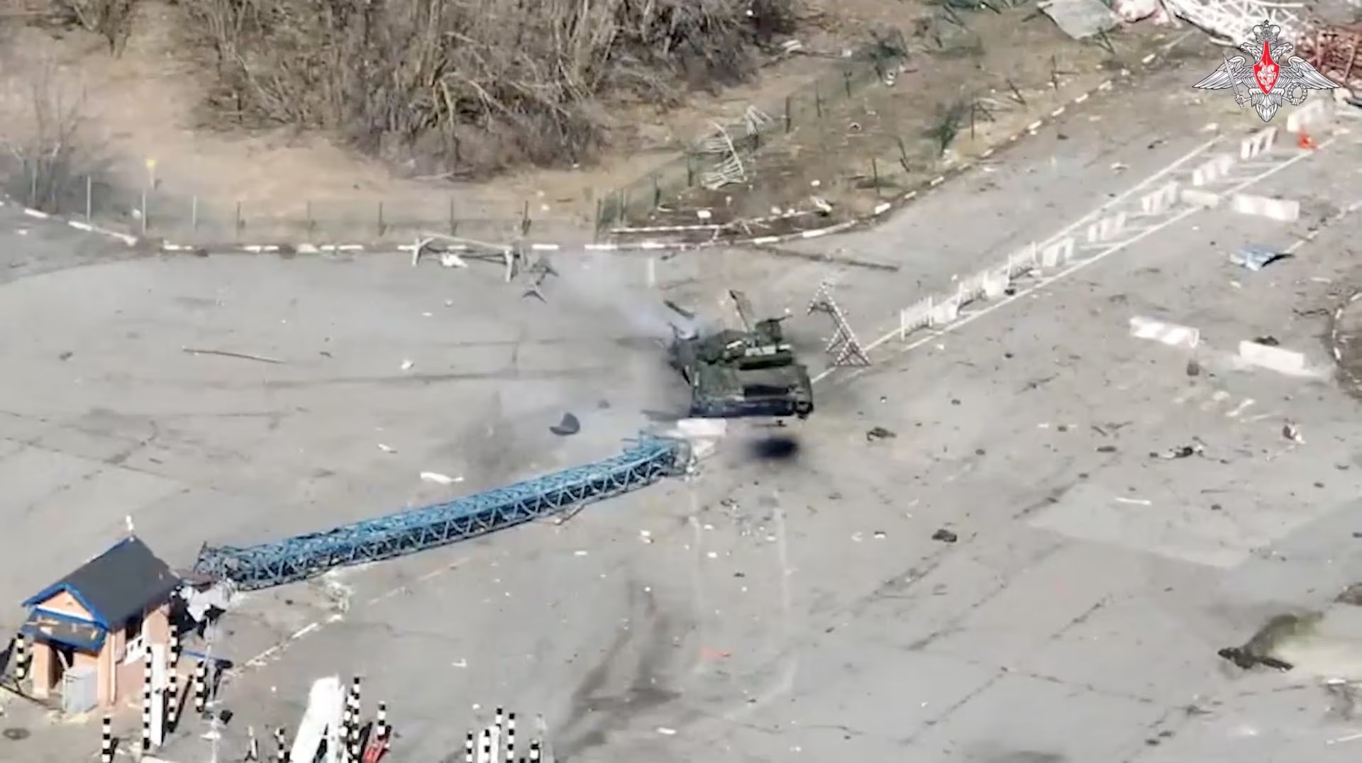 Xe tăng của lực lượng Quân đoàn Tự do tiến vào lãnh thổ Nga. Ảnh: Bộ Quốc phòng Nga