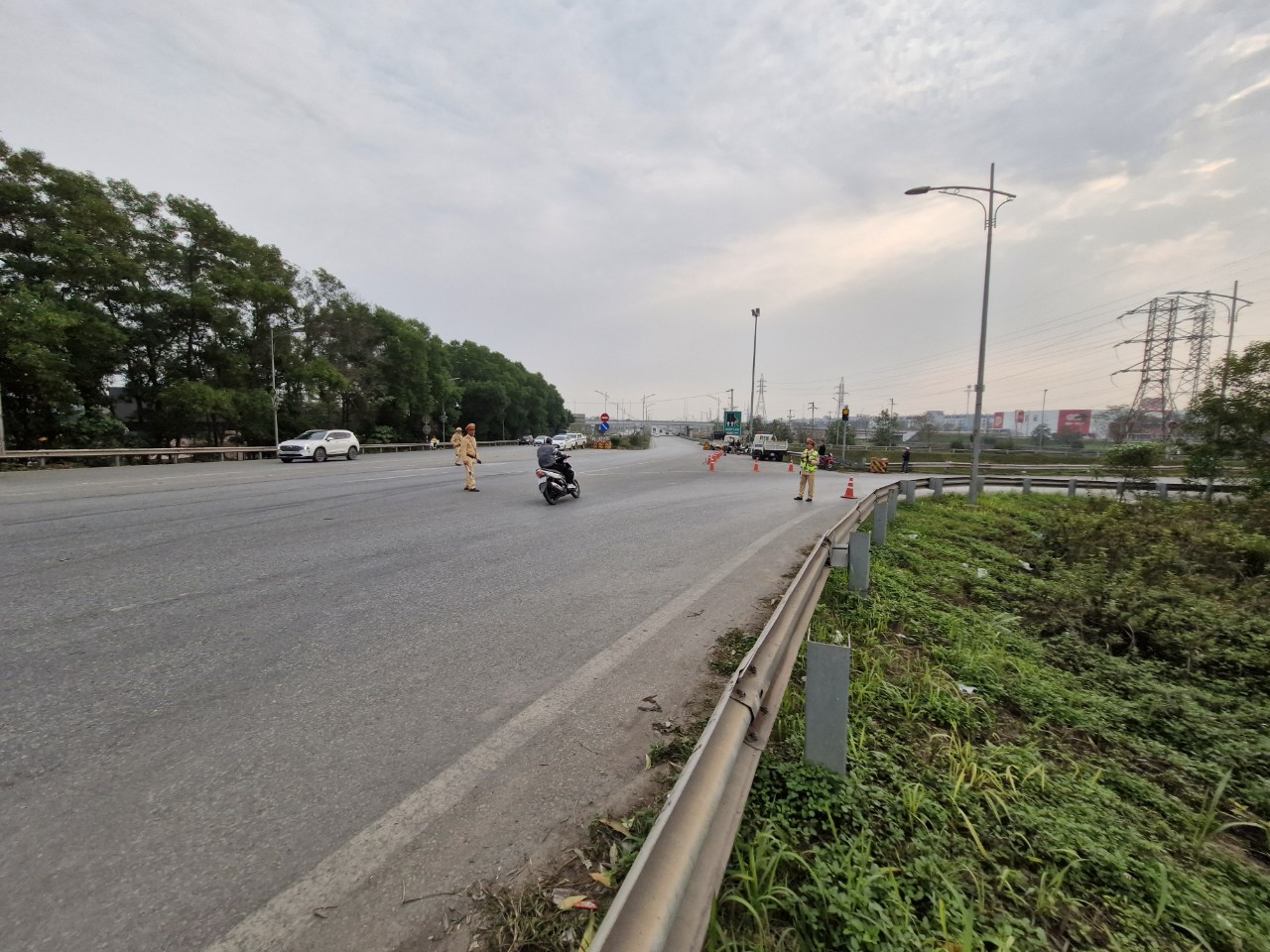 Hàng trăm xe máy đi vào cao tốc bị phạt, nhiều người cố tình thông chốt tại Bắc Giang- Ảnh 5.