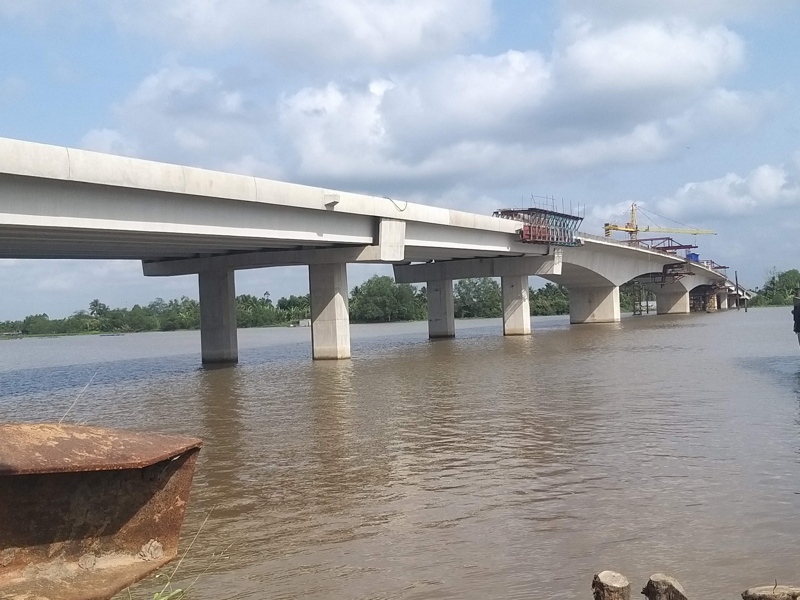 Chuẩn bị hợp long cầu vượt sông Mỹ Tho thuộc dự án cầu Rạch Miễu 2- Ảnh 1.