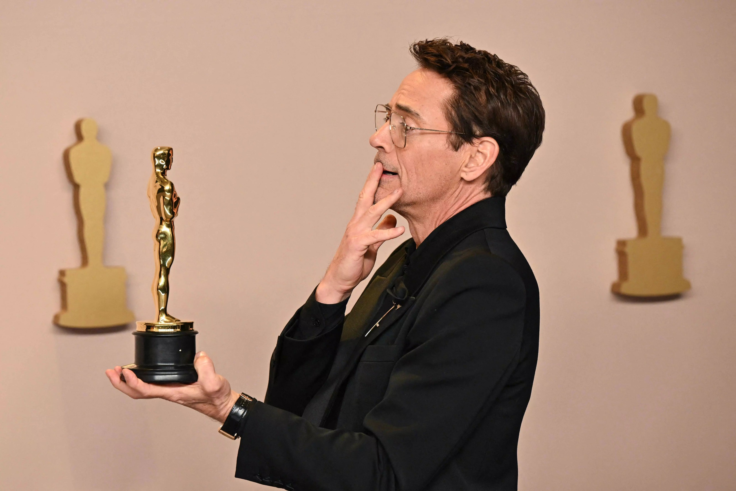 Robert Downey Jr: Hành trình từ sau song sắt tới tượng vàng Oscar- Ảnh 1.