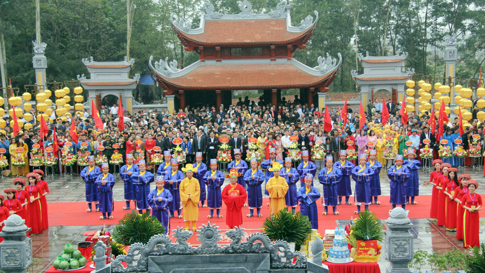 Nghìn người đội mưa, chen chân xem kỵ binh biểu diễn tại lễ hội Yên Thế- Ảnh 8.