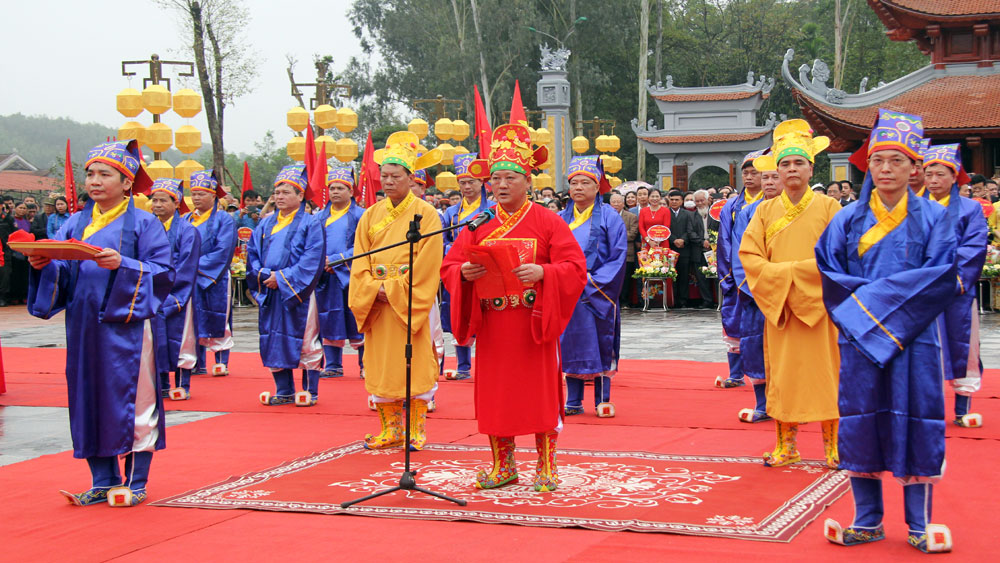 Nghìn người đội mưa, chen chân xem kỵ binh biểu diễn tại lễ hội Yên Thế- Ảnh 9.