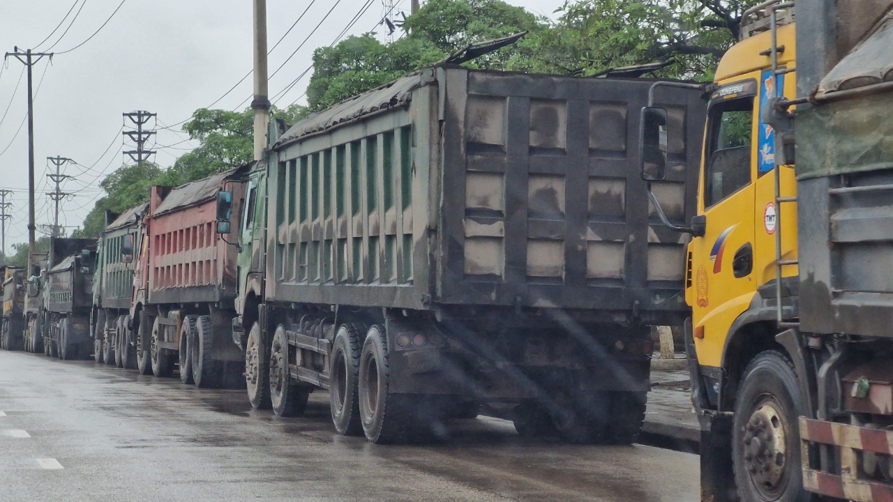 Thái Nguyên: Bến thủy tiếp tay vi phạm, xe quá tải tung chiêu 