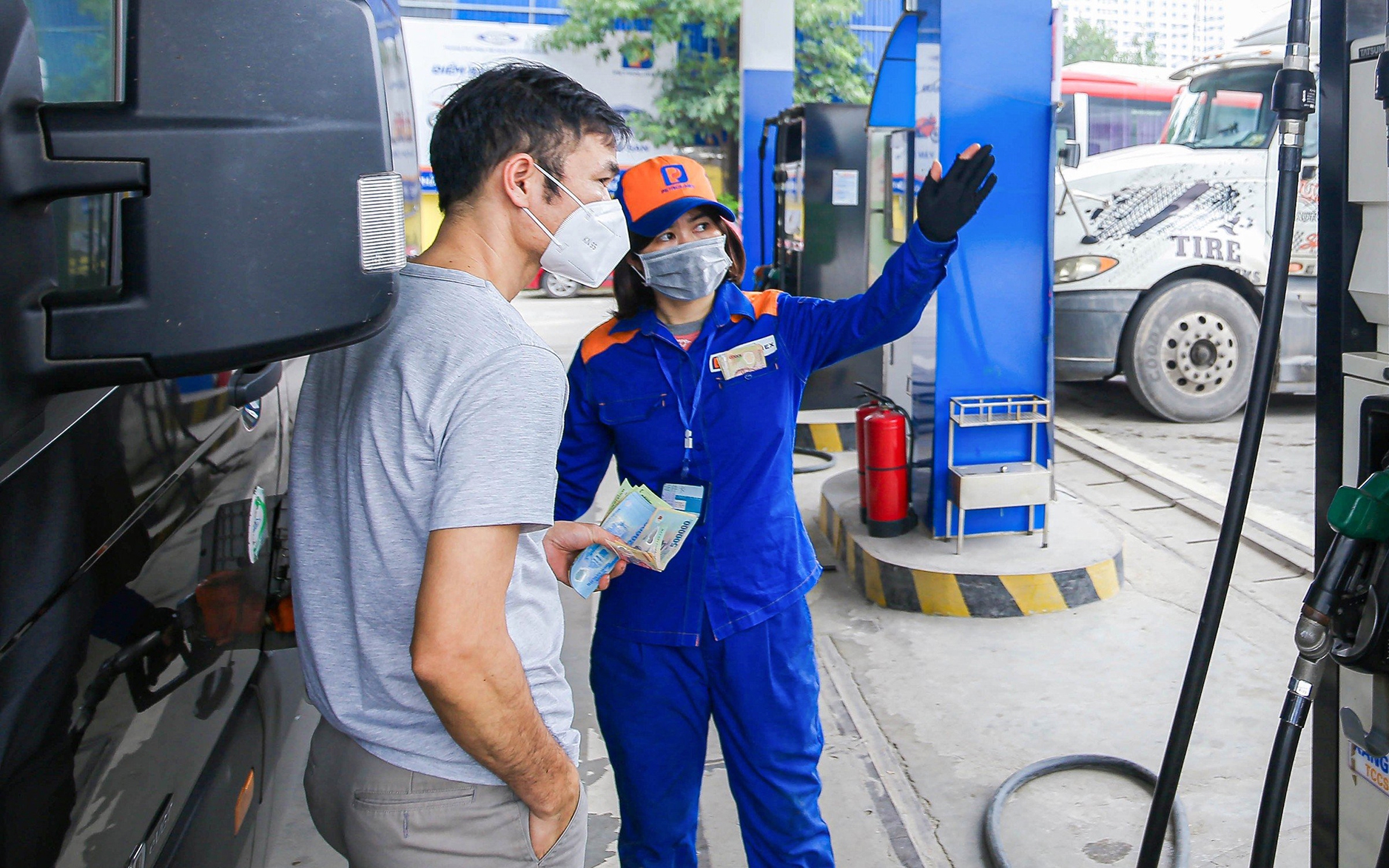 Cửa hàng xăng lo rút giấy phép vì chậm xuất hóa đơn điện tử