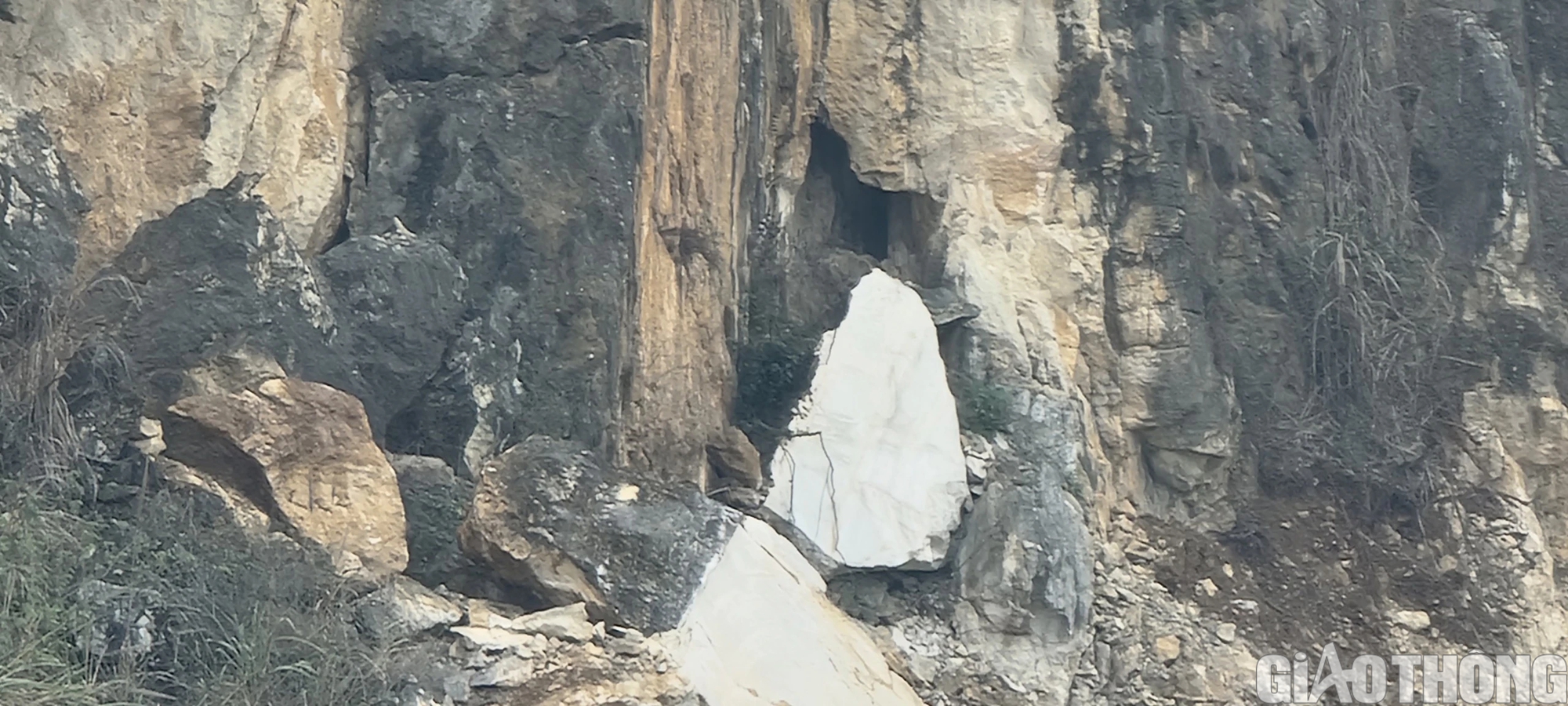 Thanh Hóa: Khai thác núi đá 