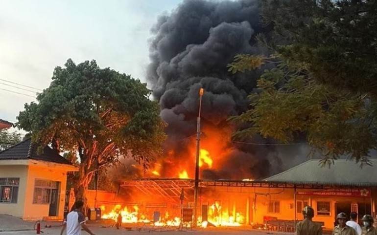 Vụ cháy 232 xe tang vật ở Bình Thuận: Công an huyện Tánh Linh có trách nhiệm bồi thường