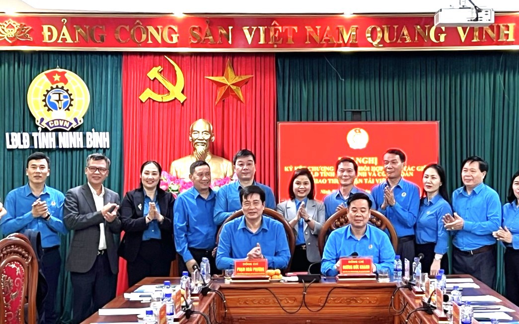 Công đoàn GTVT ký chương trình phối hợp với Liên đoàn Lao động tỉnh Ninh Bình