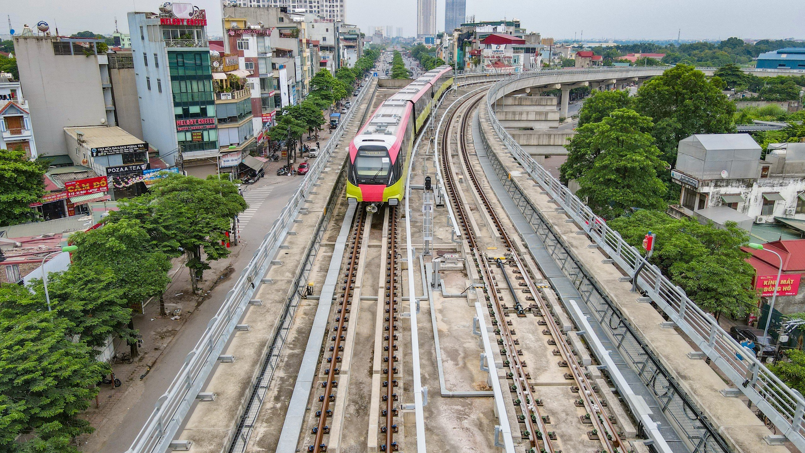 Trải nghiệm metro Nhổn - ga Hà Nội: Tàu chạy êm, an toàn- Ảnh 6.
