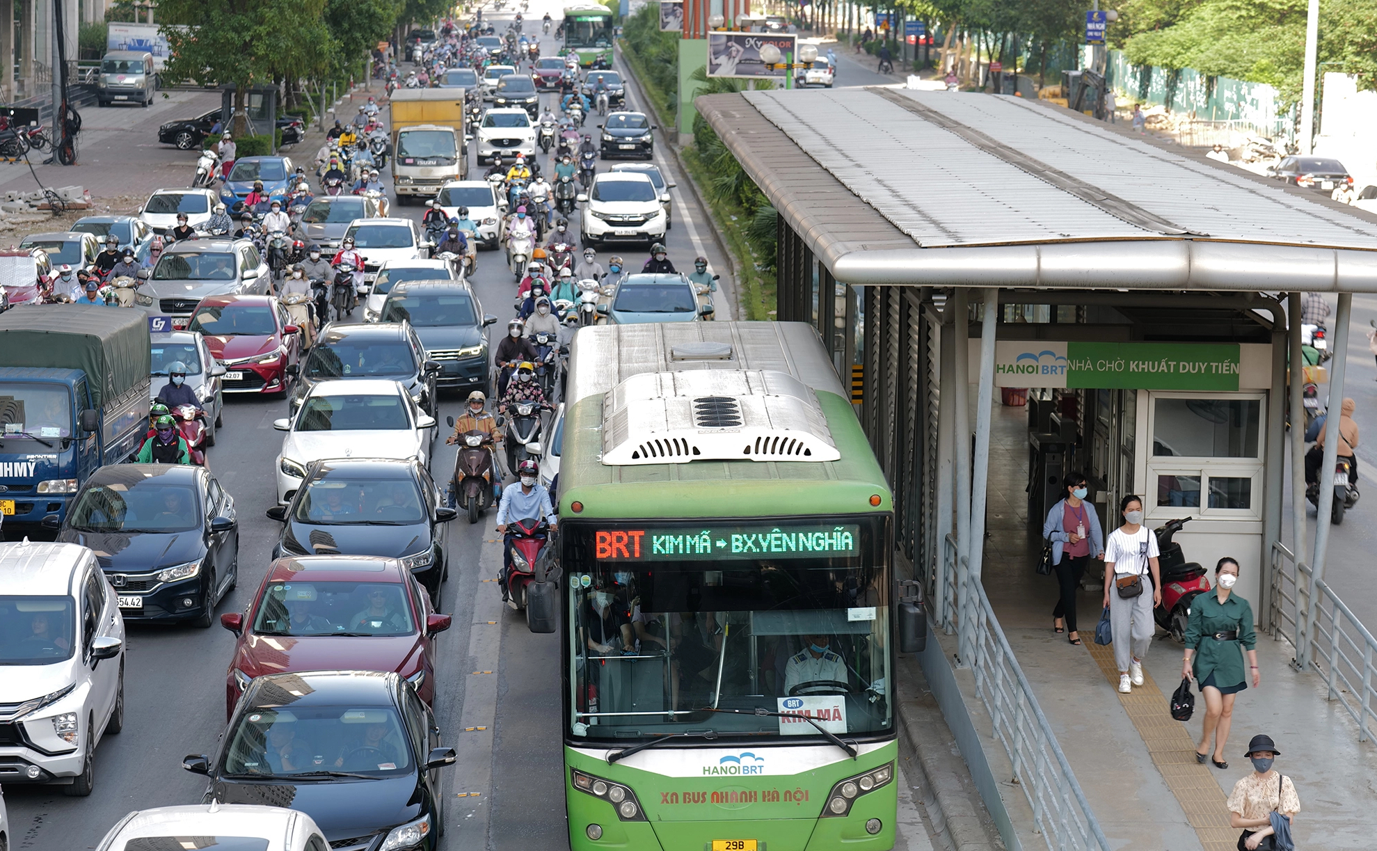 Vì sao Hà Nội chưa khai tử tuyến buýt nhanh BRT?- Ảnh 1.