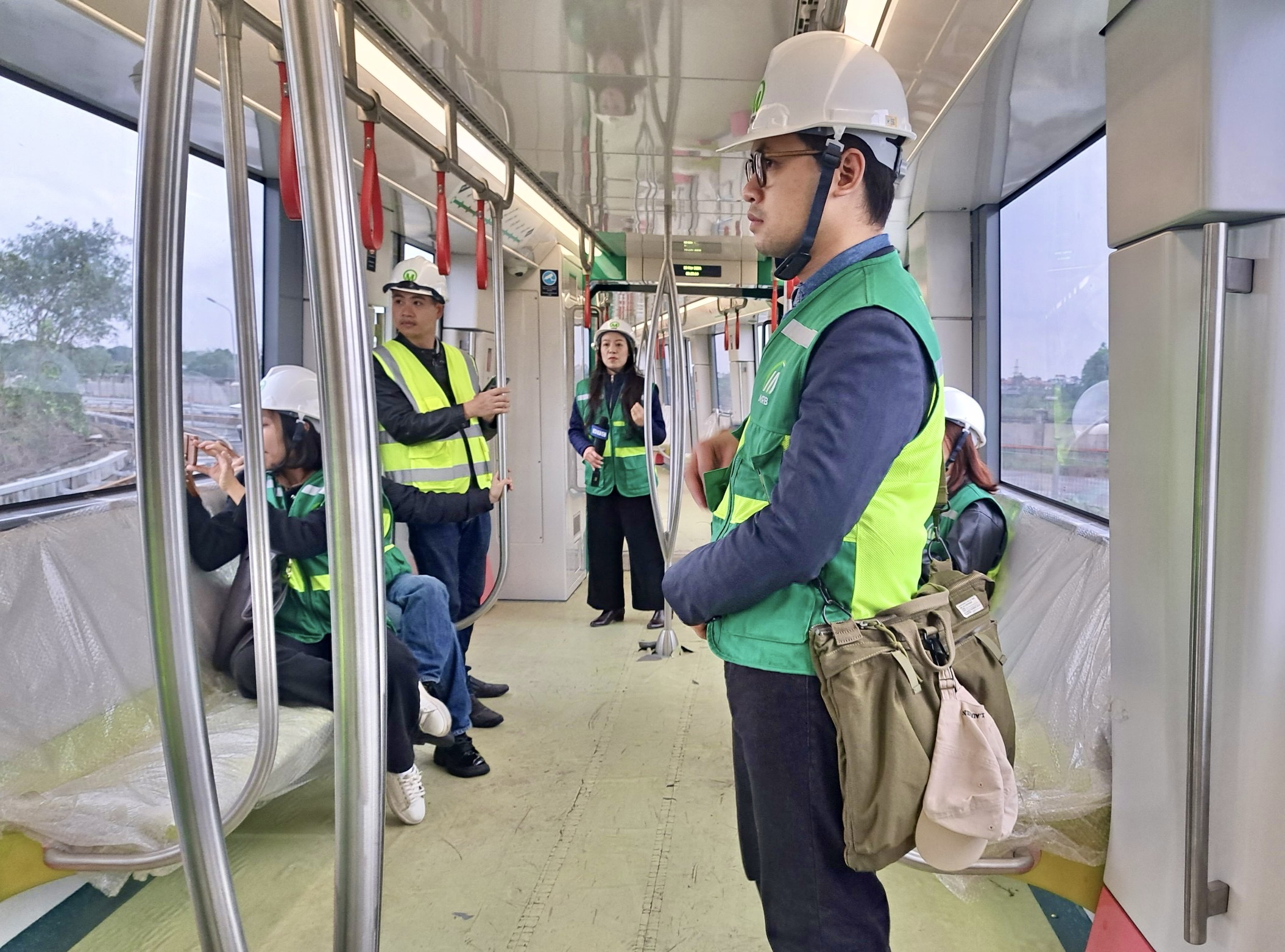 Trải nghiệm metro Nhổn - ga Hà Nội: Tàu chạy êm, an toàn- Ảnh 13.