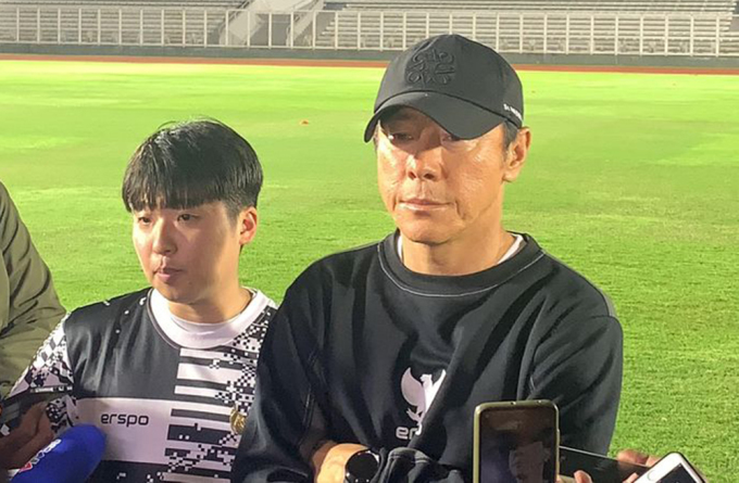HLV Shin Tae-yong có hành động không thể tin nổi với học trò trước trận gặp tuyển Việt Nam- Ảnh 1.
