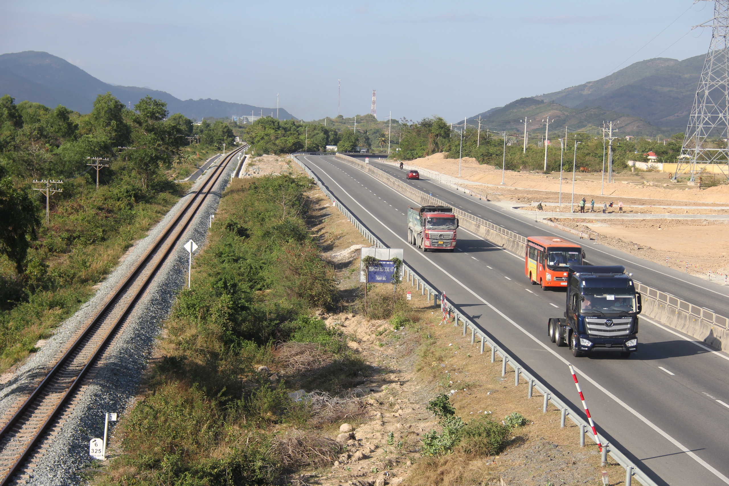 Tăng tốc đưa nút giao kết nối QL1 với cao tốc Cam Lâm - Vĩnh Hảo về đích- Ảnh 3.