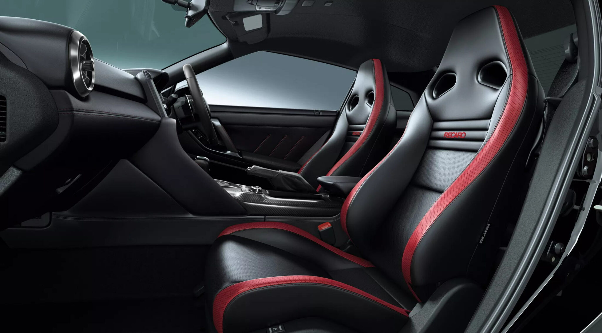 Nissan GT-R 2025 ra mắt, giá từ 2,4 tỷ đồng