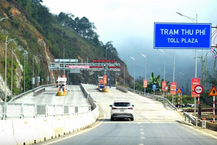 Vì sao tạm dừng thu phí đường BOT nối Sa Pa với cao tốc Nội Bài - Lào Cai?- Ảnh 1.