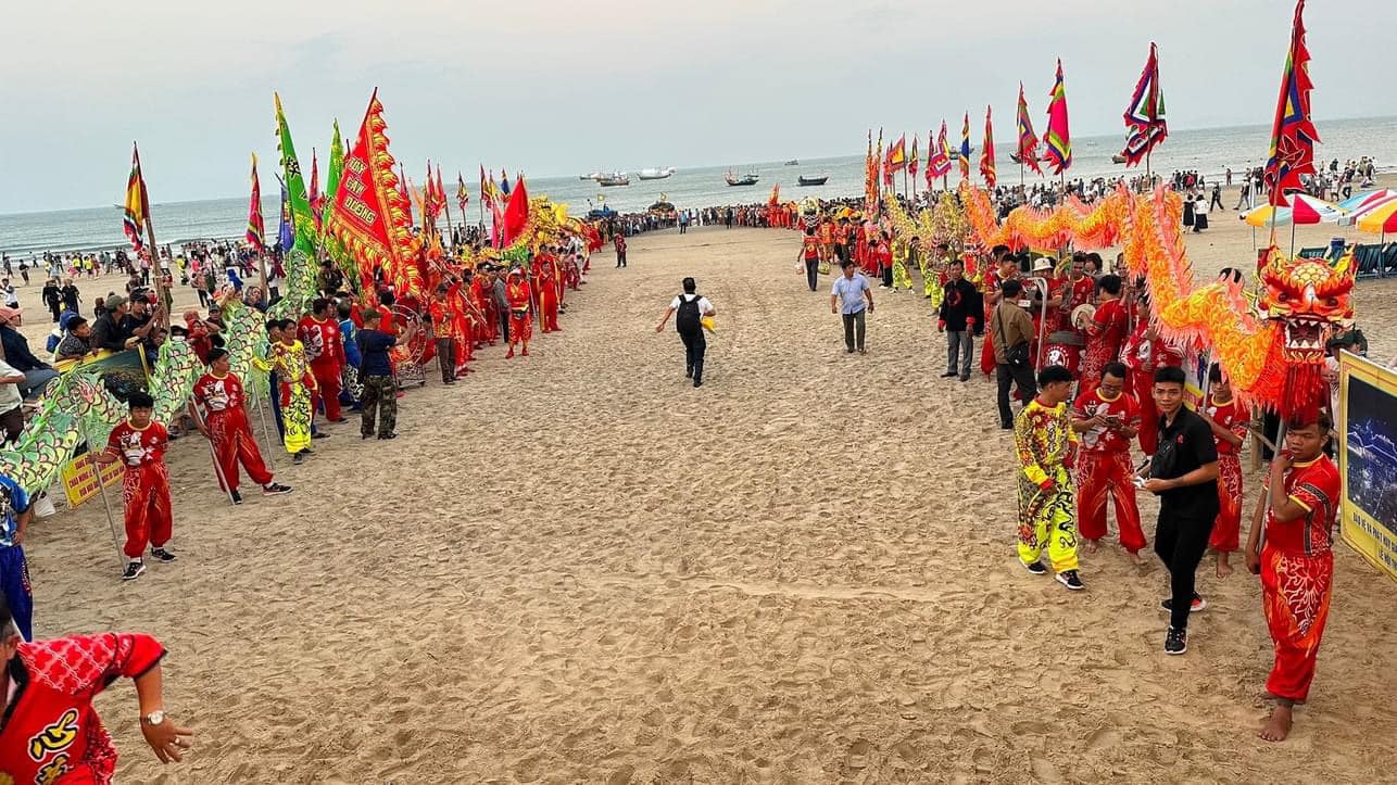 Bà Rịa - Vũng Tàu: Hơn 200.000 lượt du khách nô nức tham dự lễ hội Dinh Cô- Ảnh 3.