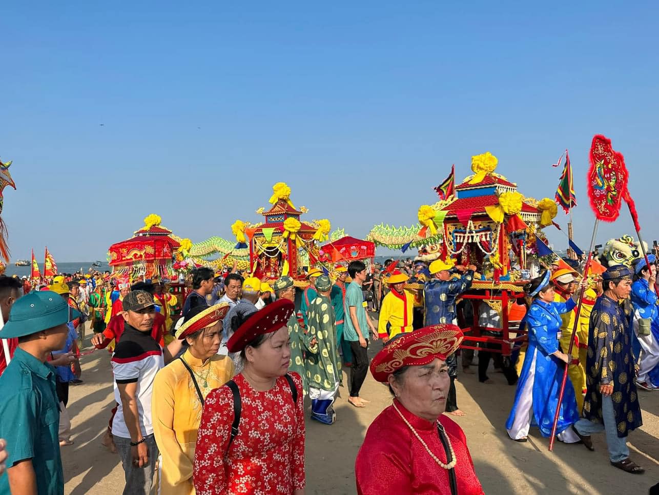 Bà Rịa - Vũng Tàu: Hơn 200.000 lượt du khách nô nức tham dự lễ hội Dinh Cô- Ảnh 5.