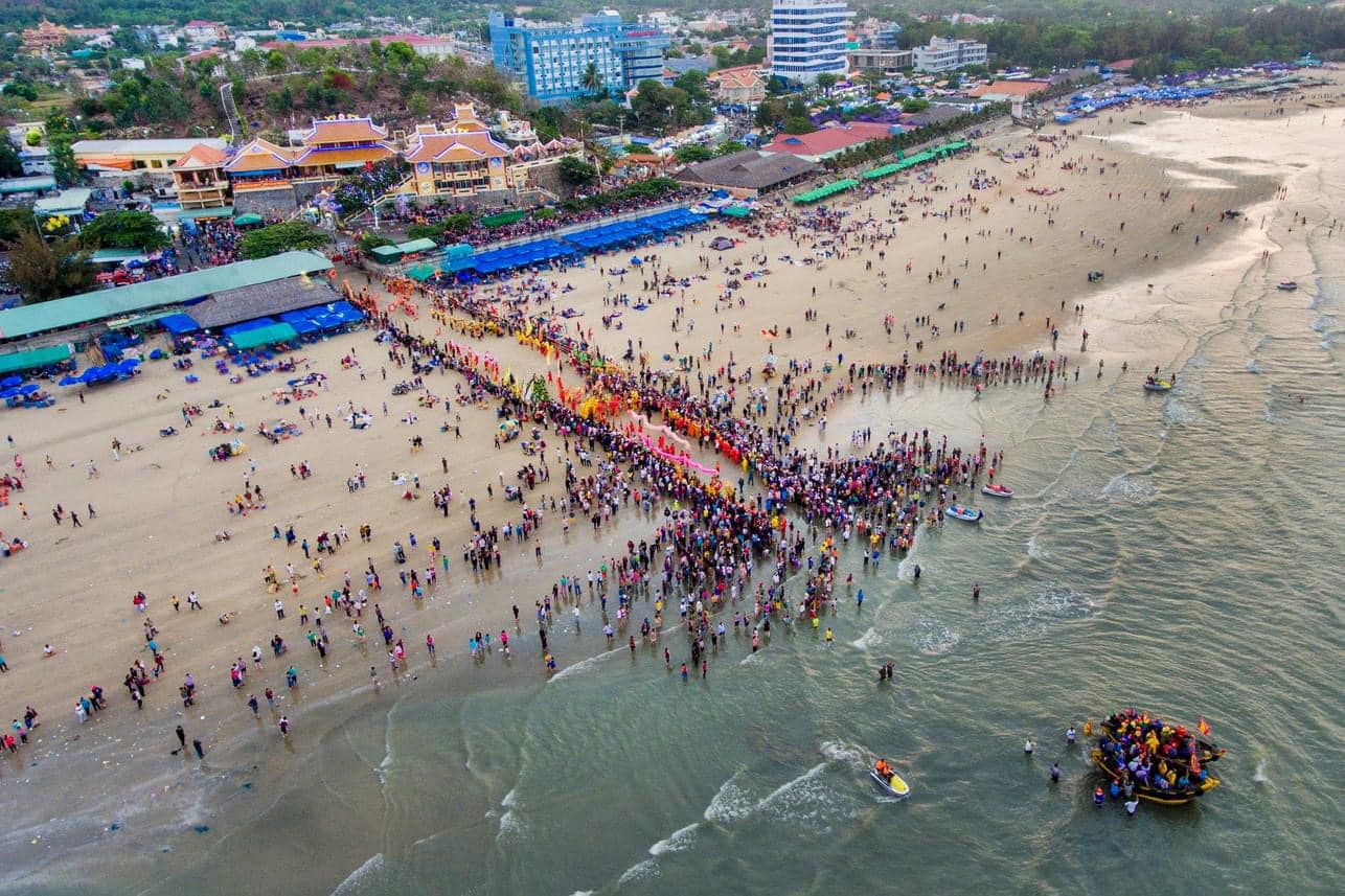 Bà Rịa - Vũng Tàu: Hơn 200.000 lượt du khách nô nức tham dự lễ hội Dinh Cô- Ảnh 1.