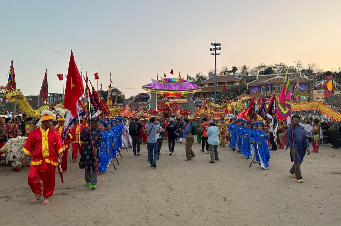 Bà Rịa - Vũng Tàu: Hơn 200.000 lượt du khách nô nức tham dự lễ hội Dinh Cô- Ảnh 7.