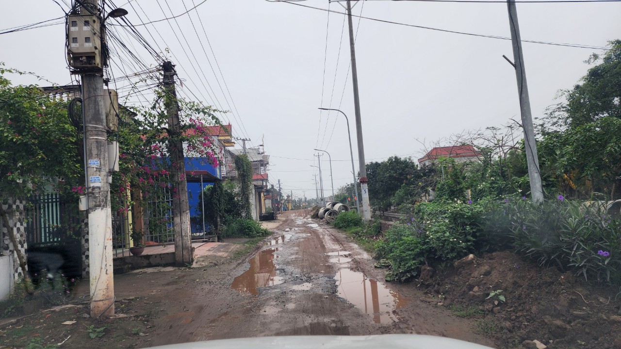 Nam Định: Nhà thầu thi công cẩu thả, người dân vất vả đi lại như đi trên 