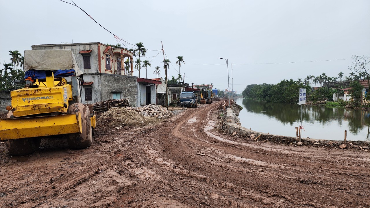 Nam Định: Nhà thầu thi công cẩu thả, người dân vất vả đi lại như đi trên 