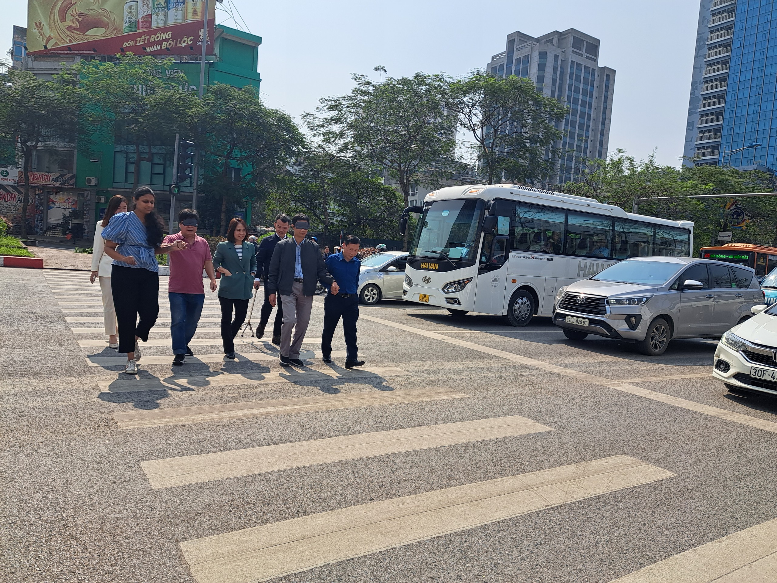 Chuyên gia quốc tế hỗ trợ Hà Nội thiết kế lại các tuyến đường- Ảnh 1.