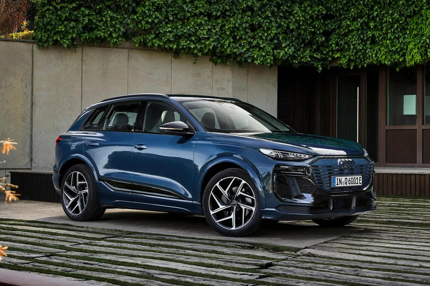 Audi Q6 e-tron ra mắt, giá từ 2 tỷ đồng- Ảnh 1.