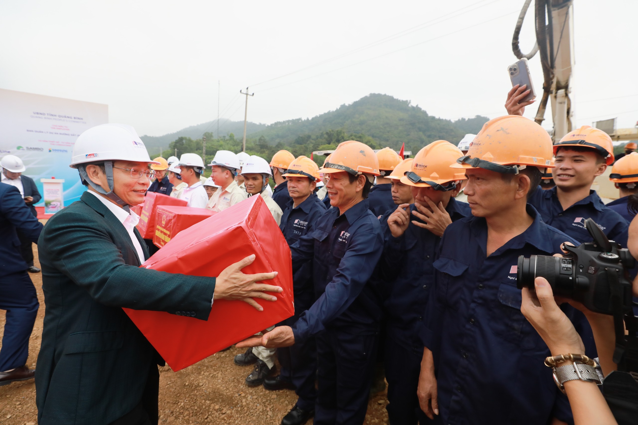 Bộ trưởng GTVT phát lệnh thi công dự án cải tạo đường sắt đèo Khe Nét- Ảnh 4.