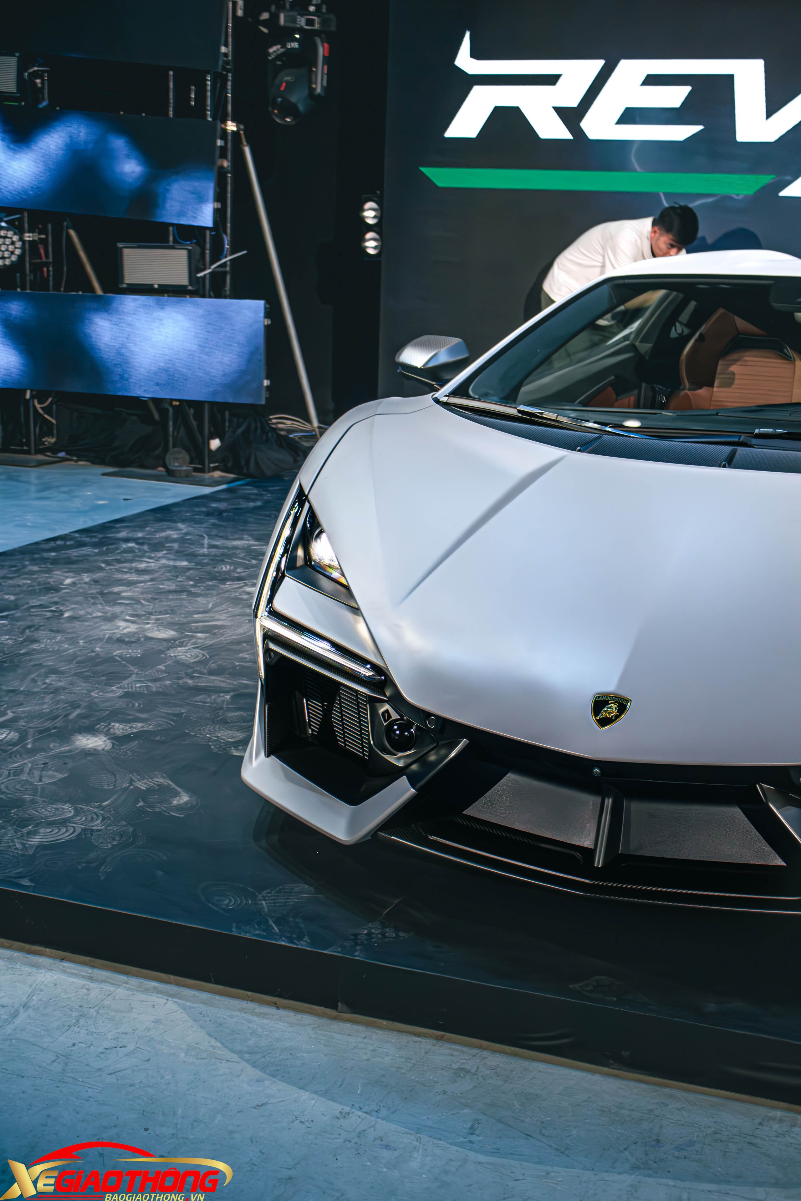 Khám phá siêu xe hybrid Lamborghini Revuelto vừa ra mắt tại Việt Nam