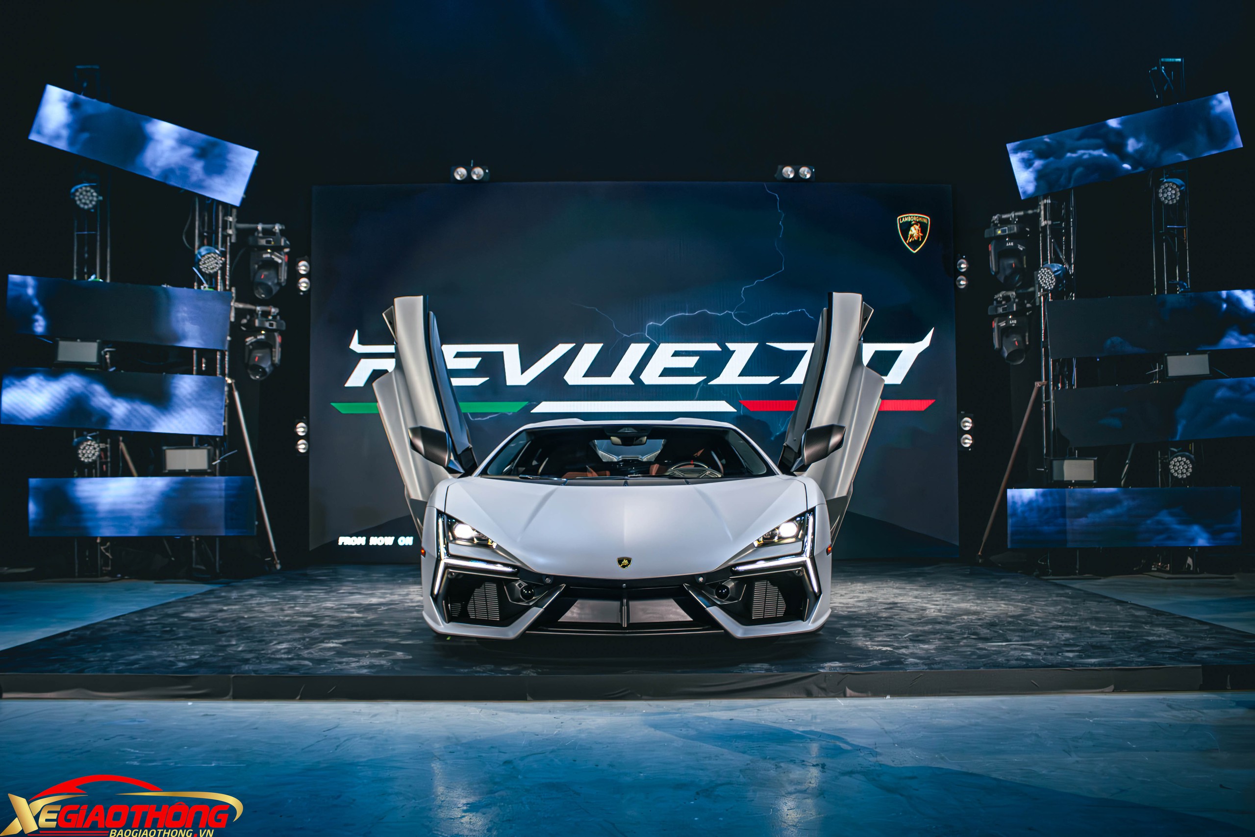 Khám phá siêu xe hybrid Lamborghini Revuelto vừa ra mắt tại Việt Nam