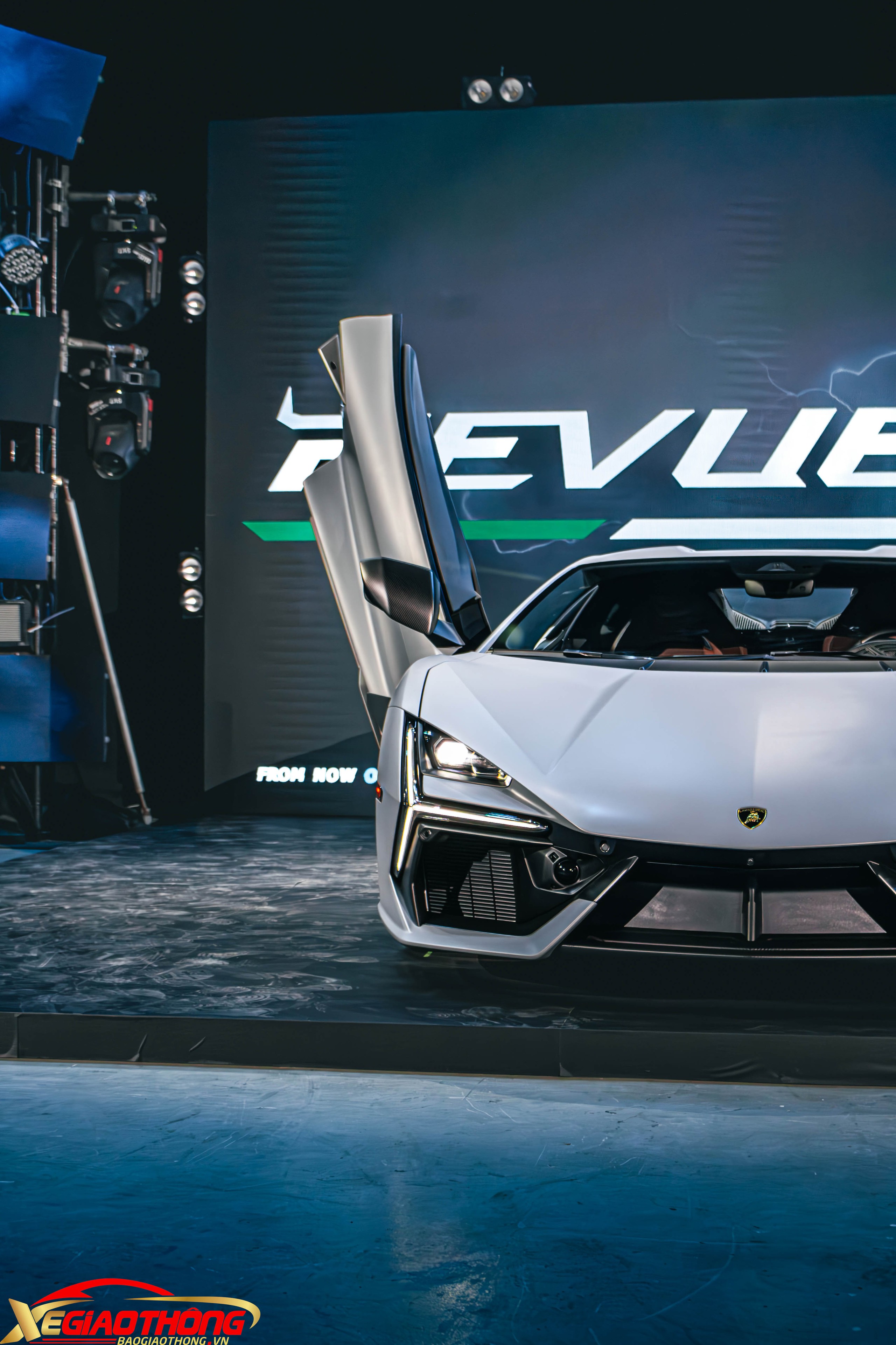 Khám phá siêu xe hybrid Lamborghini Revuelto vừa ra mắt tại Việt Nam- Ảnh 8.