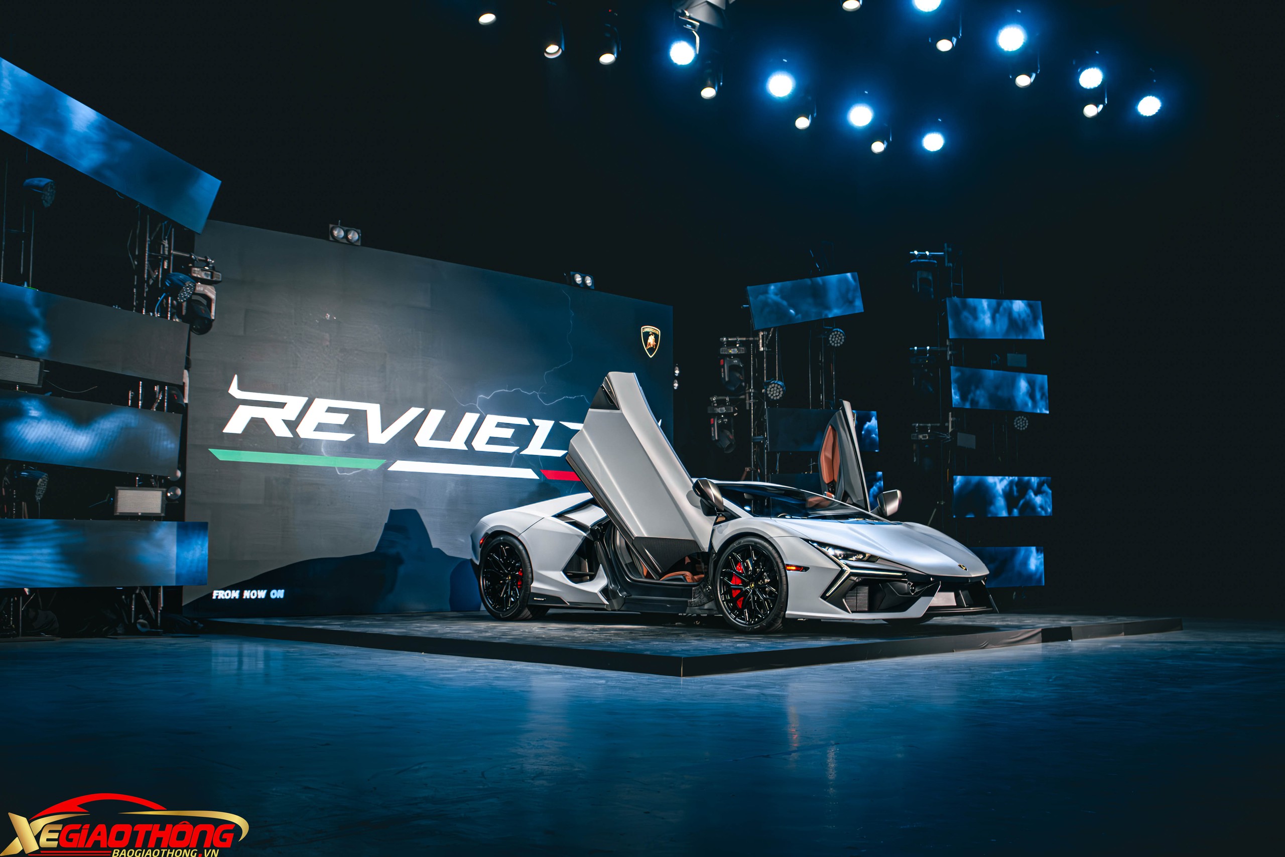 Khám phá siêu xe hybrid Lamborghini Revuelto vừa ra mắt tại Việt Nam- Ảnh 3.