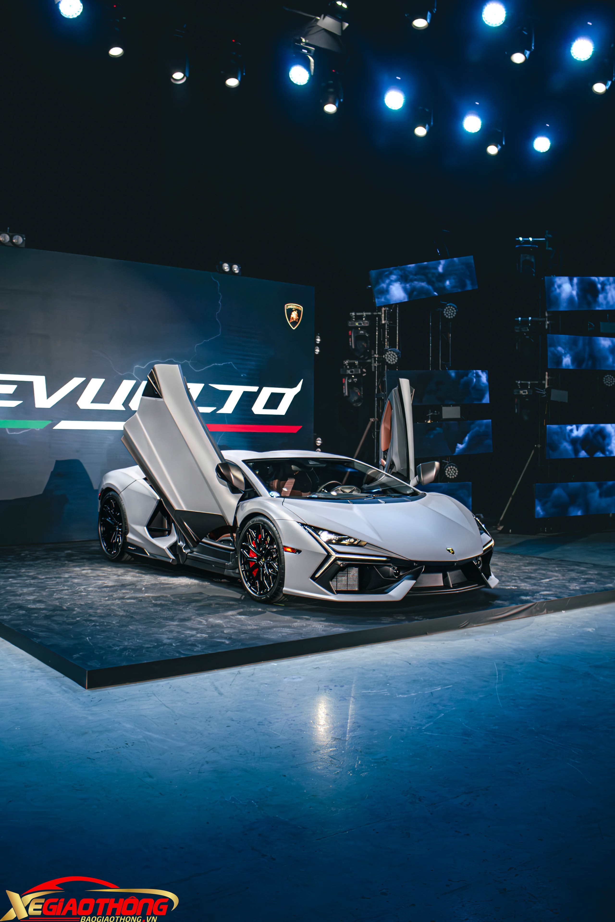 Khám phá siêu xe hybrid Lamborghini Revuelto vừa ra mắt tại Việt Nam- Ảnh 9.