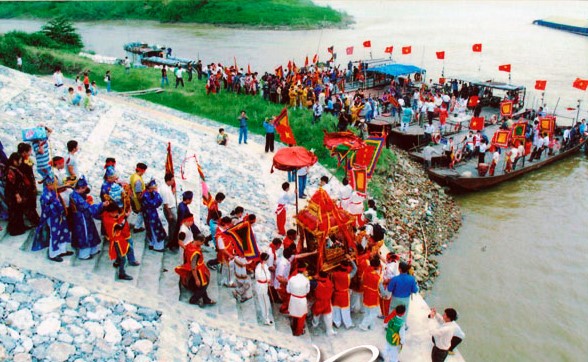 Hạn chế giao thông thủy đoạn qua Bát Tràng (Hà Nội) phục vụ lễ rước nước- Ảnh 1.