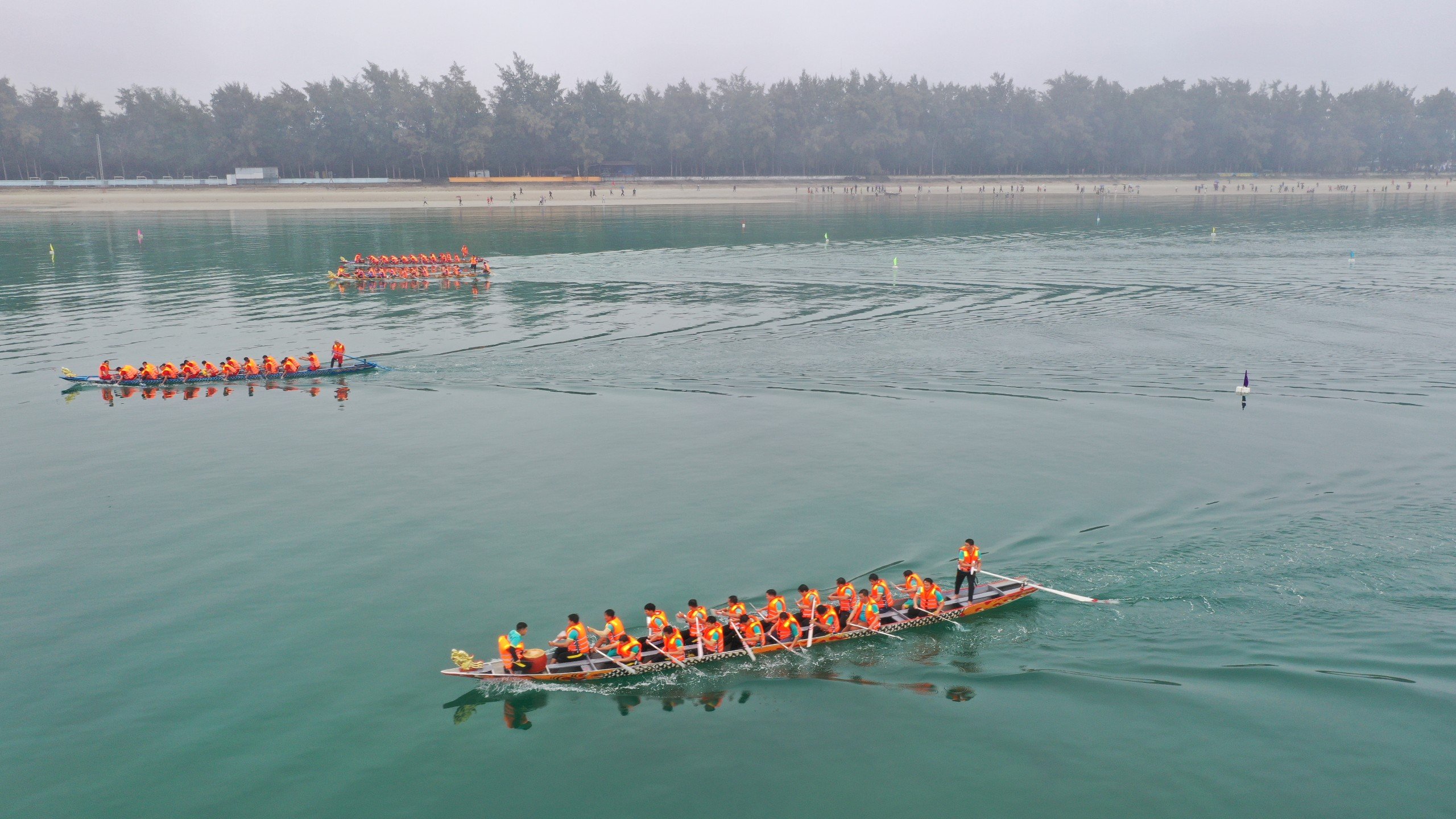 Quảng Ninh: Hàng ngàn người cổ vũ giải đua thuyền kết nối các huyện đảo- Ảnh 1.
