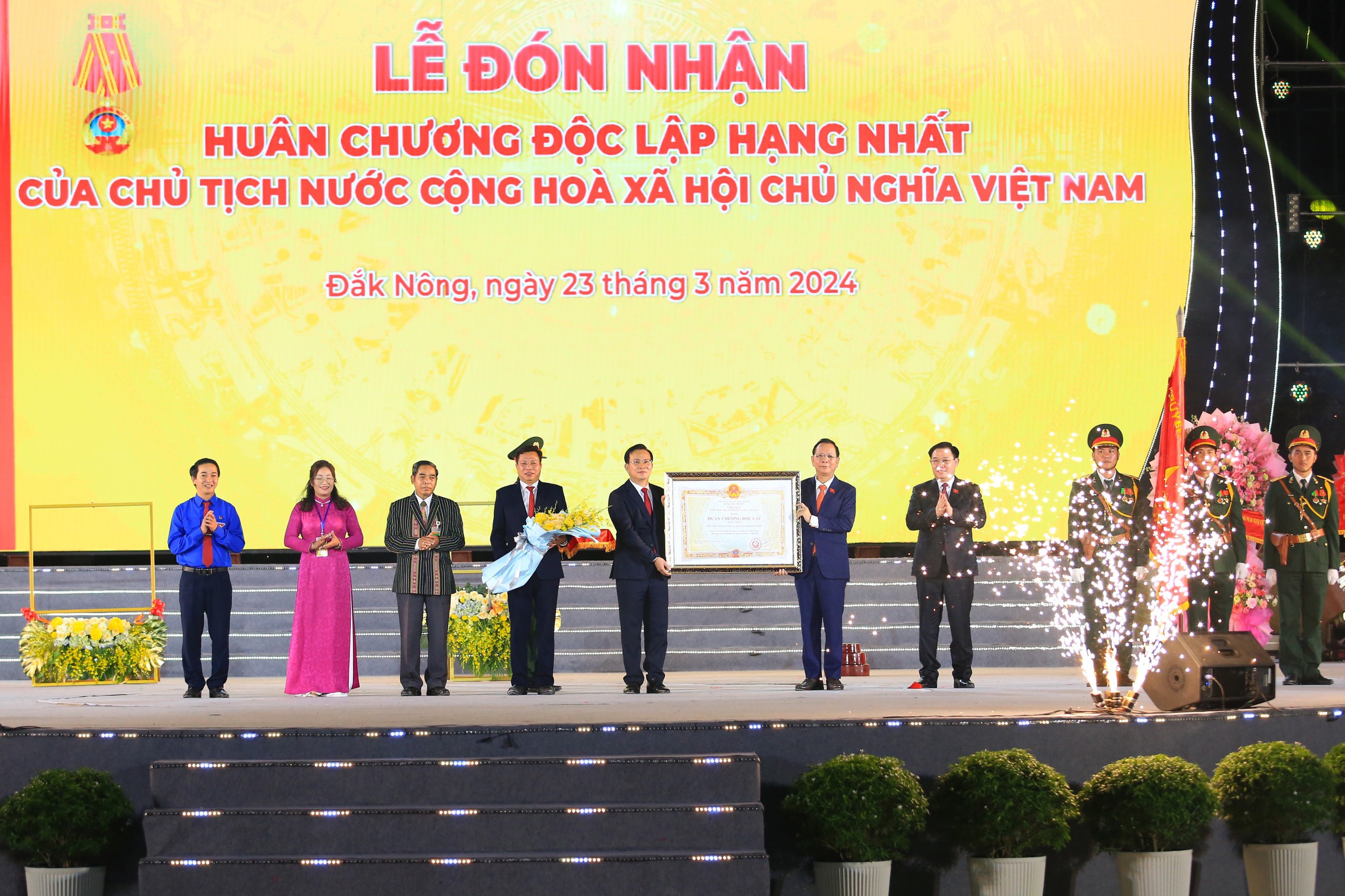 Đắk Nông đón nhận Huân chương Độc lập hạng Nhất- Ảnh 1.