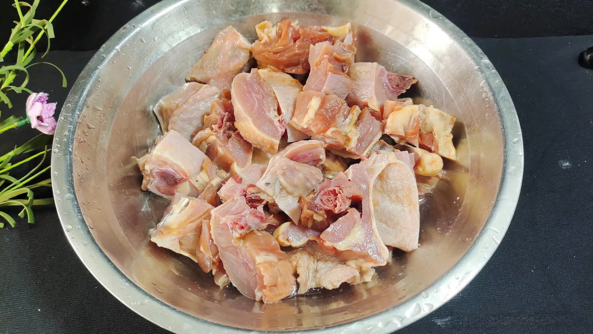Thịt gà nấu cùng rau này cực nhanh, ăn ngon lại tăng cường miễn dịch - Ảnh 5.