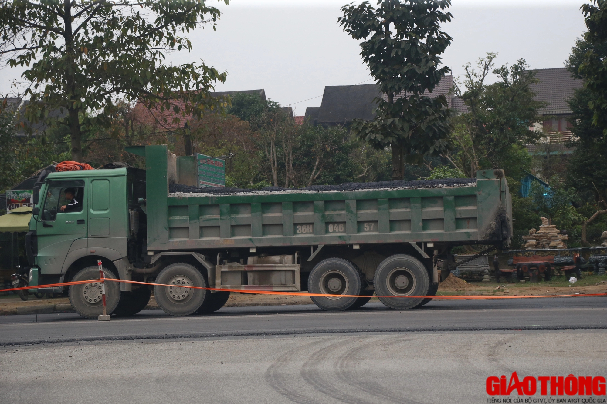 Nghệ An: Xe chở bê tông làm đường cơi nới thành thùng- Ảnh 2.